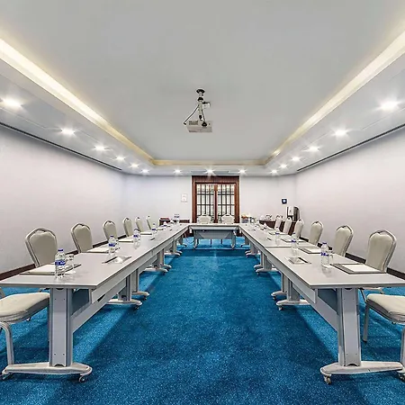 Hotel Wyndham Grand Kalamis Marina