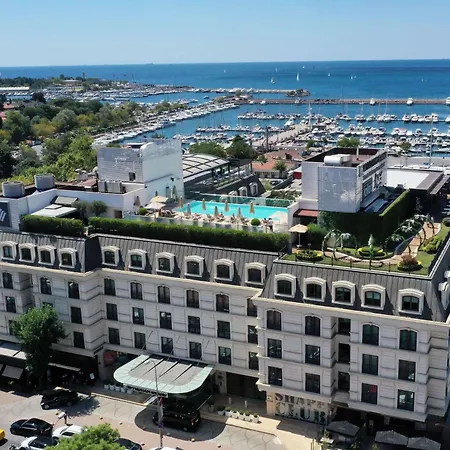 Wyndham Grand Kalamis Marina