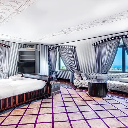 Wyndham Grand Kalamis Marina 5*
