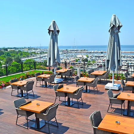 Hotel Wyndham Grand Kalamis Marina