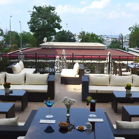 Wyndham Grand Kalamis Marina 5*