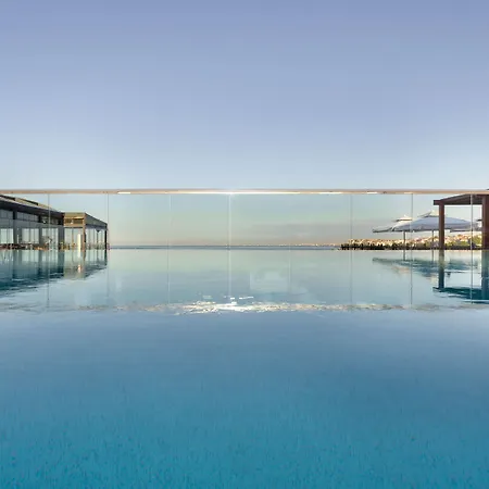 Wyndham Grand Kalamis Marina Hotel