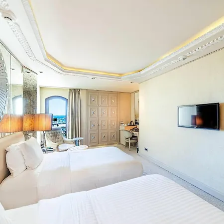 Wyndham Grand Kalamis Marina Hotel 5*